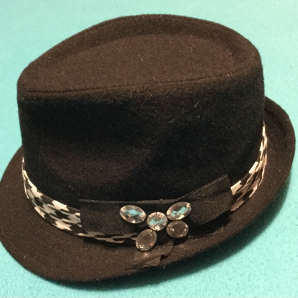 Black hat w/houndstooth ribbon and bling